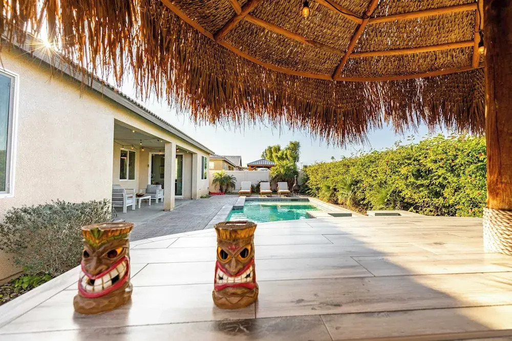Luxe Indio Stay w/ Pool, Tiki Bar & Fire Pit Near Coachella Longfellow