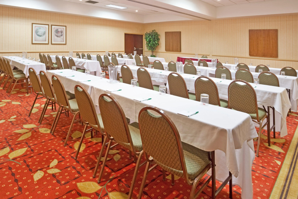 Wyndham Flint MI Grand Blanc Bishop Airport Conference Ct