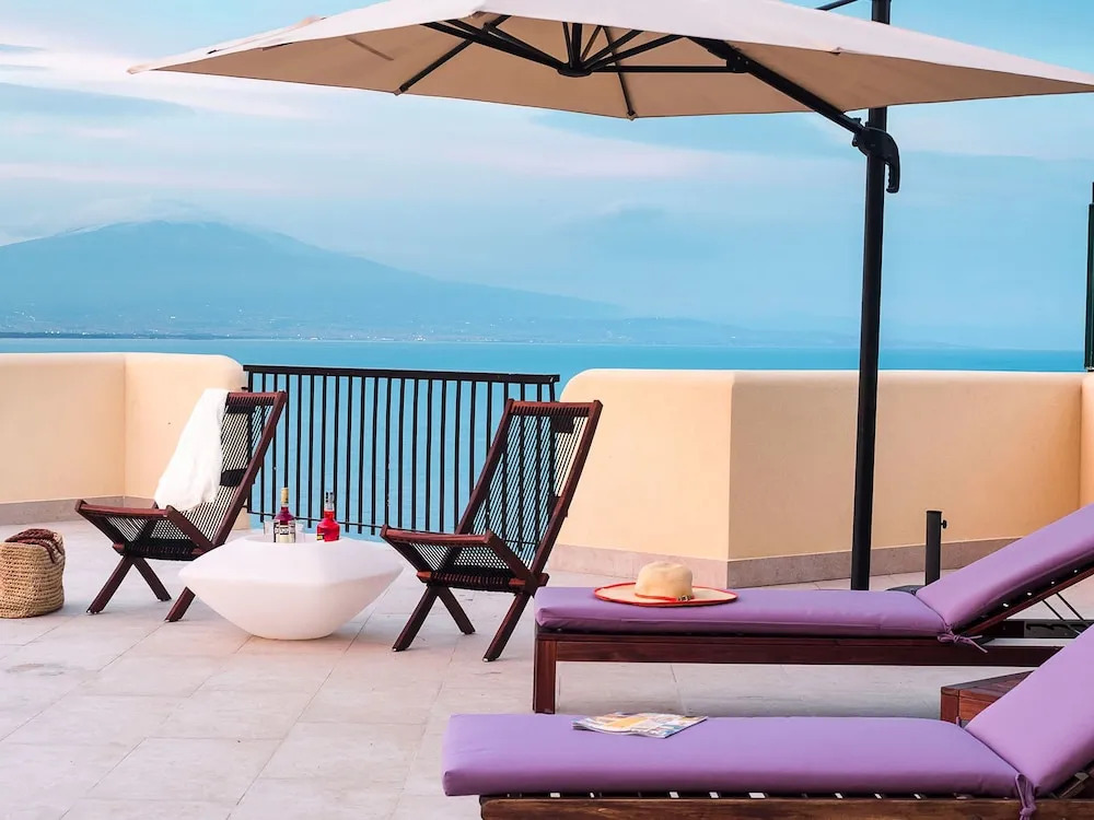 Gorgeous Villa With Whirlpool Bath and Breathless View, Near the Sea