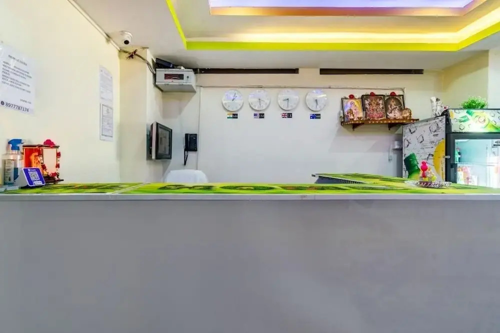 iROOMZ KSR Luxury Rooms