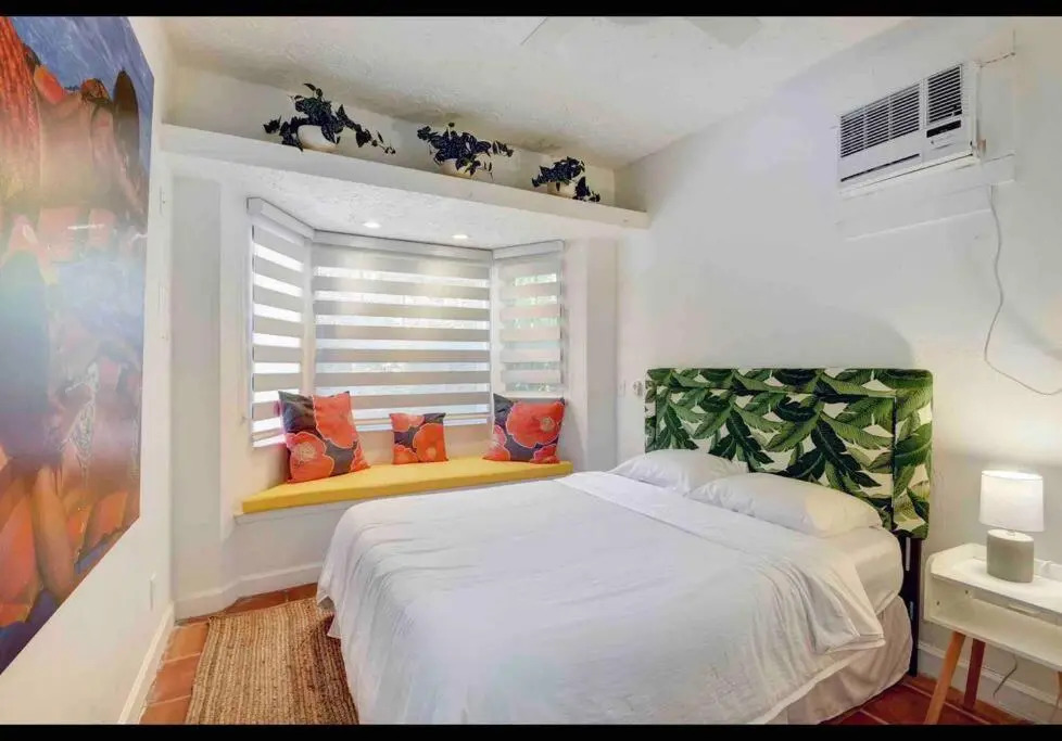 Historic Florida 4 bedroom home with pool, parking