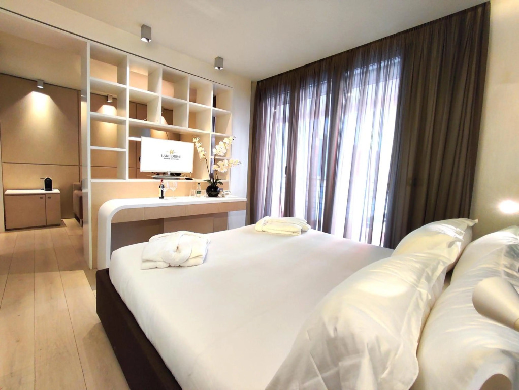 Lake Drive Rooms&Apartments