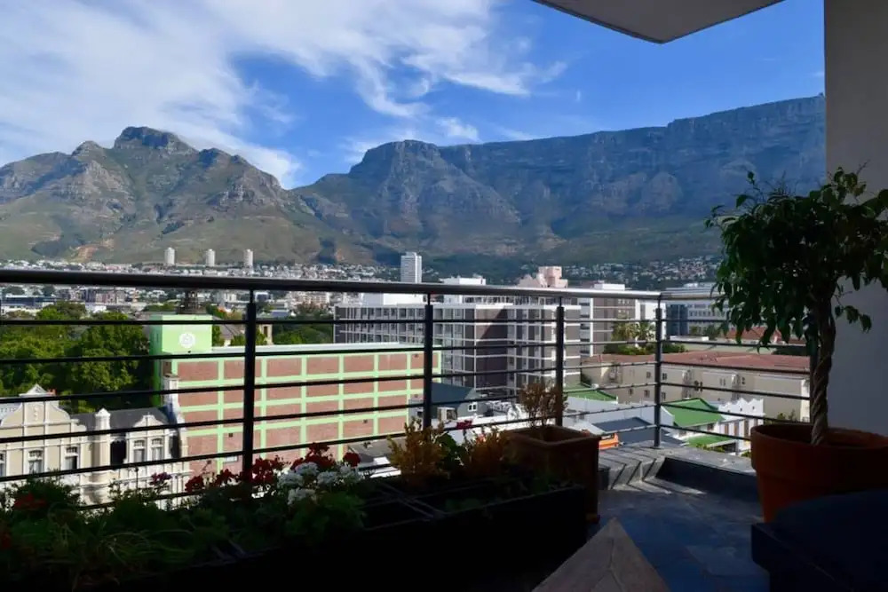 Spacious Upmarket 2 Bedroom Apartment