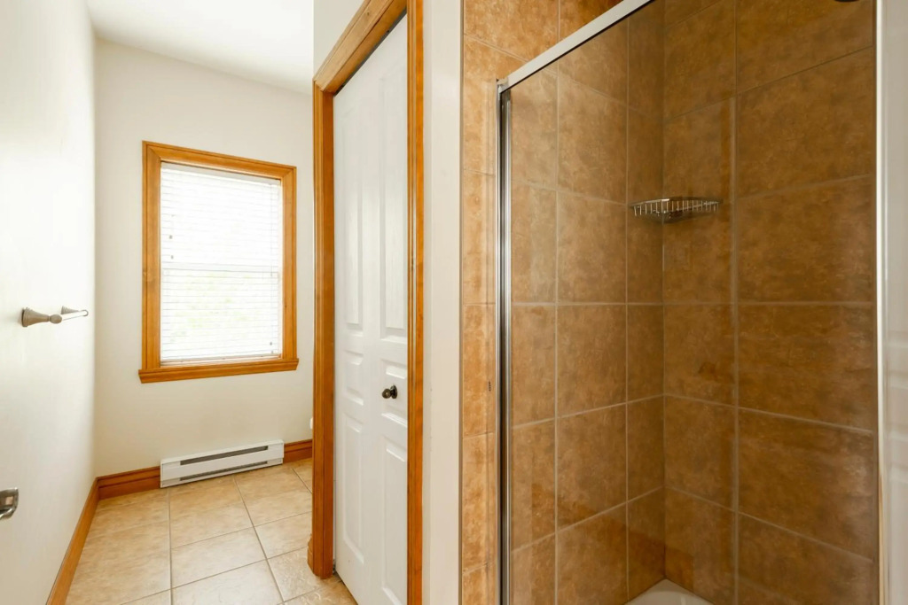 InstantSuites - Cheerful 3 Bedroom Cottage On Golf Course