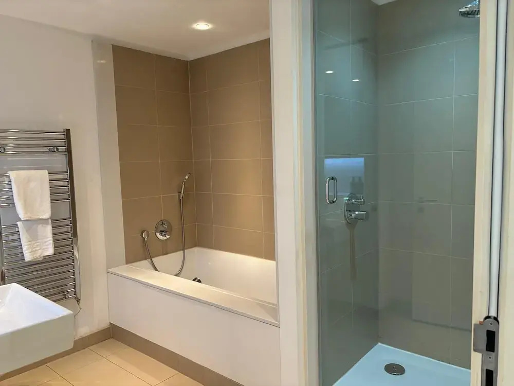 Stunning Park View Quartermile Apartment Close Proximity to Castle & University