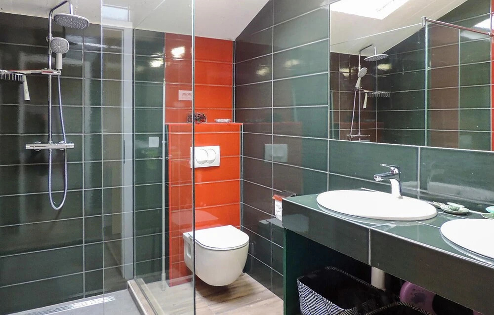 6 Bedroom Pet Friendly Home In Labin