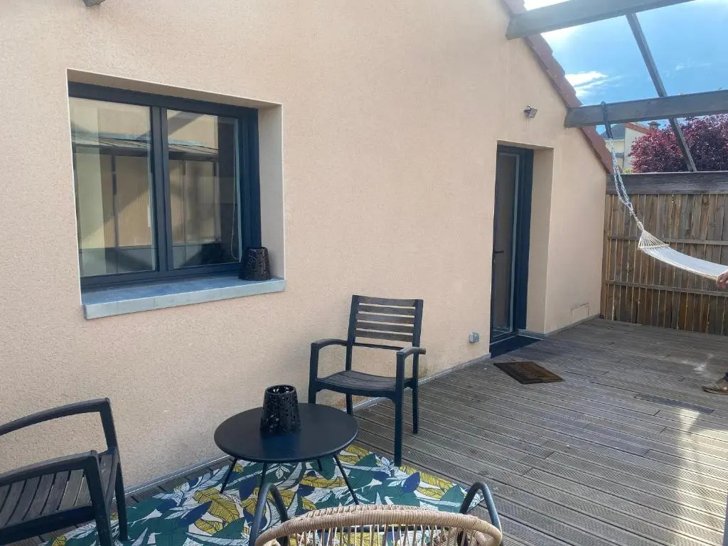 Loft avec terrasse sans vis a vis à 3km du circuit avec garage au calme