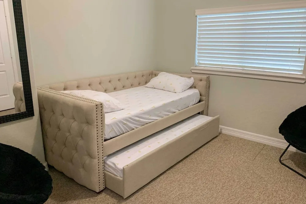 Spacious Houston Home ~ 16 Mi to NRG Stadium!