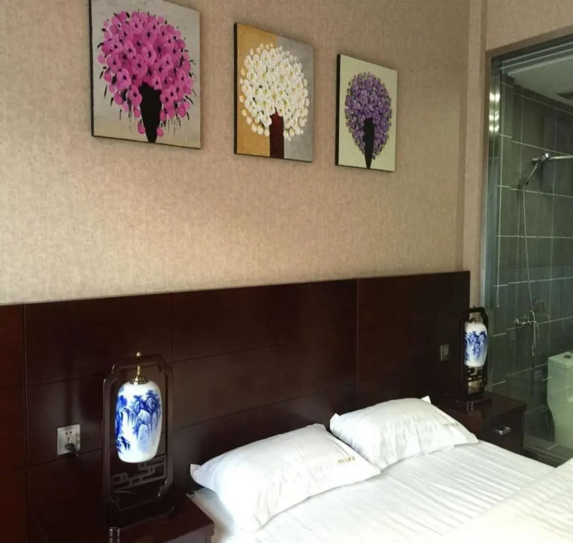 Dali Encounter Hotel