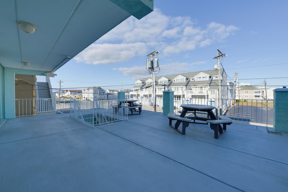 Updated Oceanside Condo - 5 Miles to Cape May!