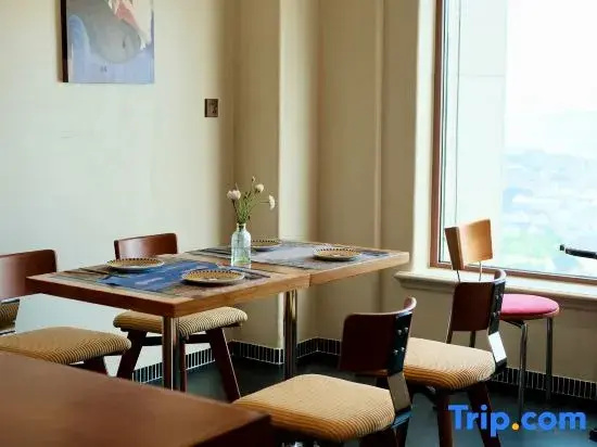 Haigang Youxin · Seaview Resort Cloud Homestay (Dalian Renmin Road Zhongshan Square Subway Station)