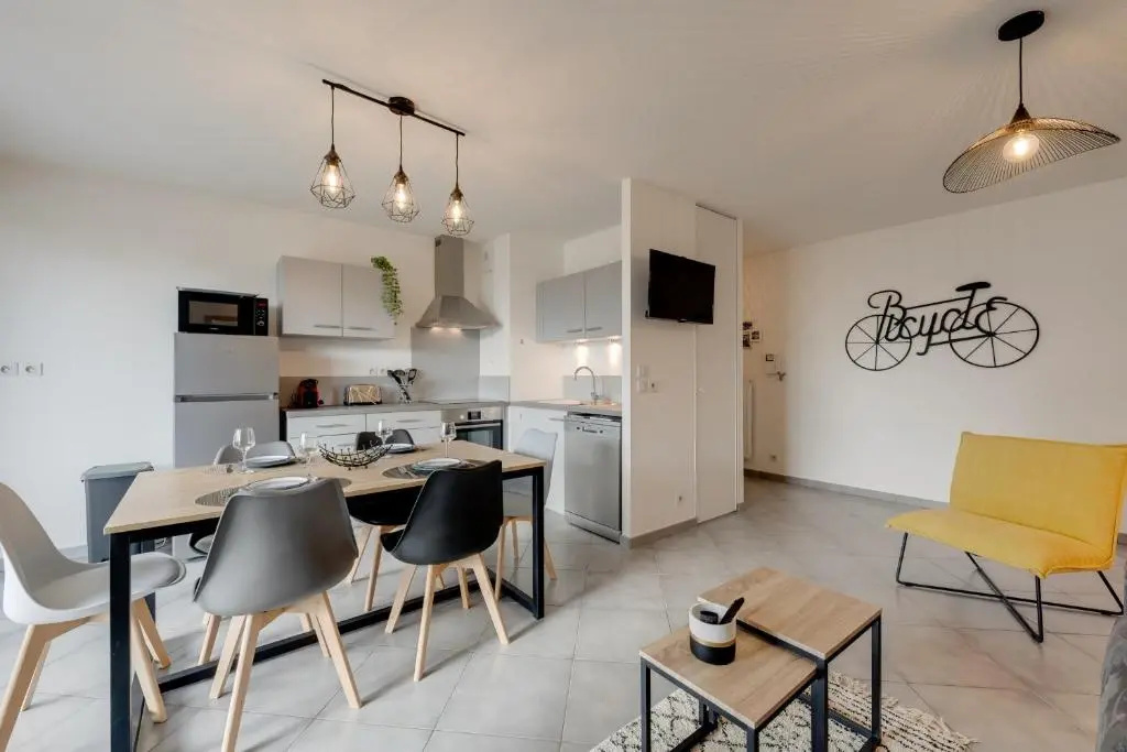 L'Art de Ville - 2 bedroom near the city center terrace and garage