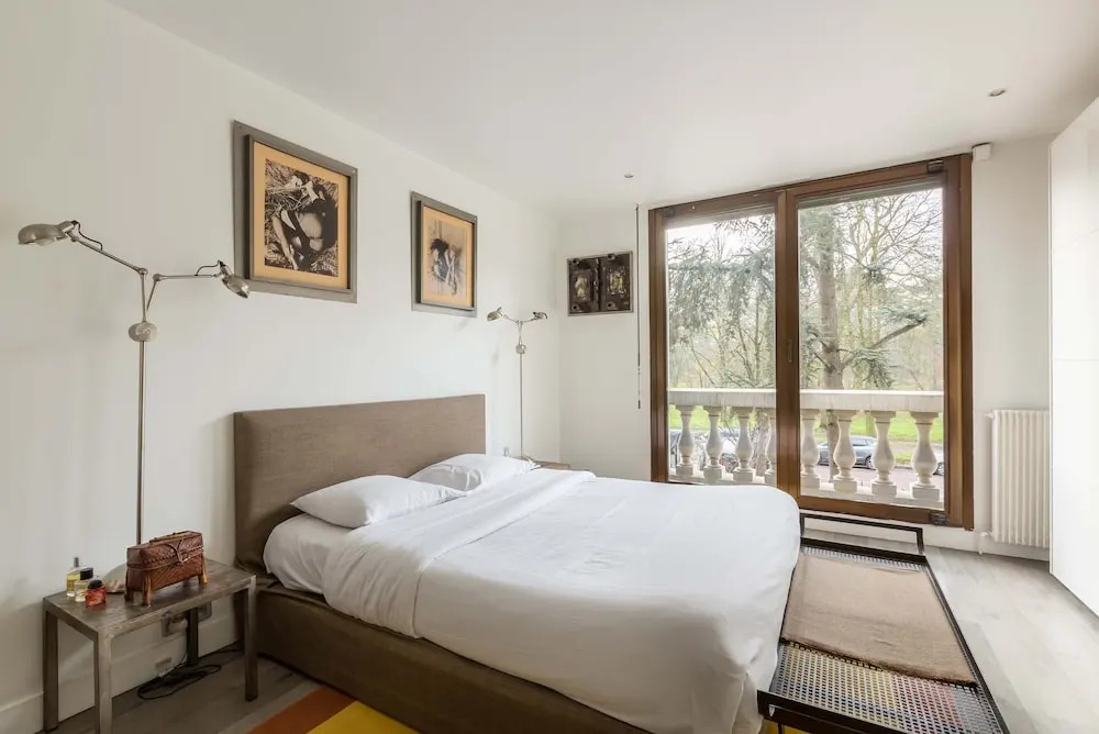 Neuilly-sur-seine Modernist Retreat
