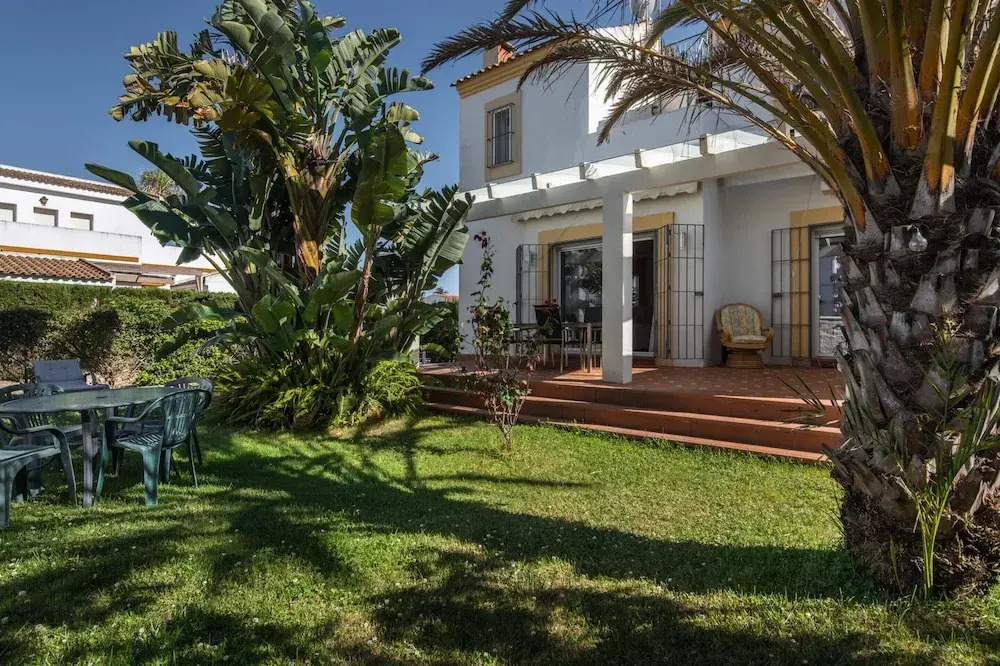 Spacious Chalet Close to the Beach