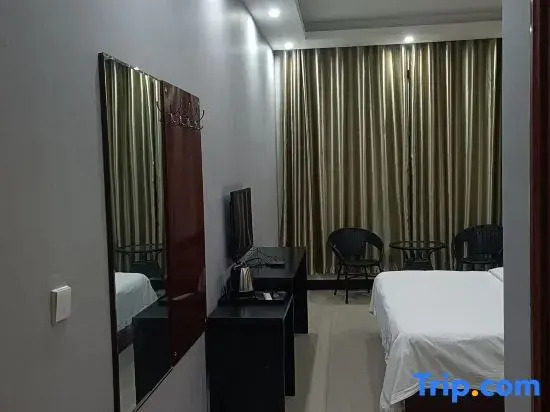 Xinzheng Huatai Express Hotel