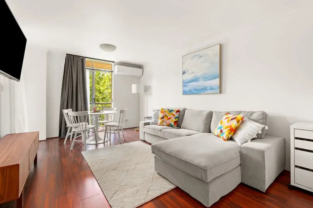 Green Views & Great Location: Inner-city 1-bed