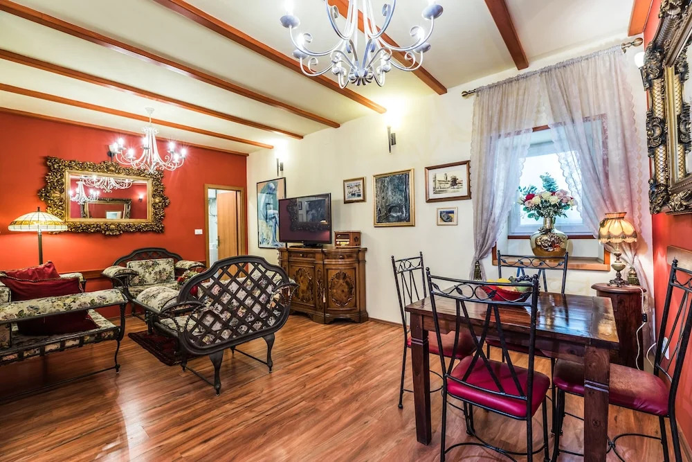 Emperors Suites
