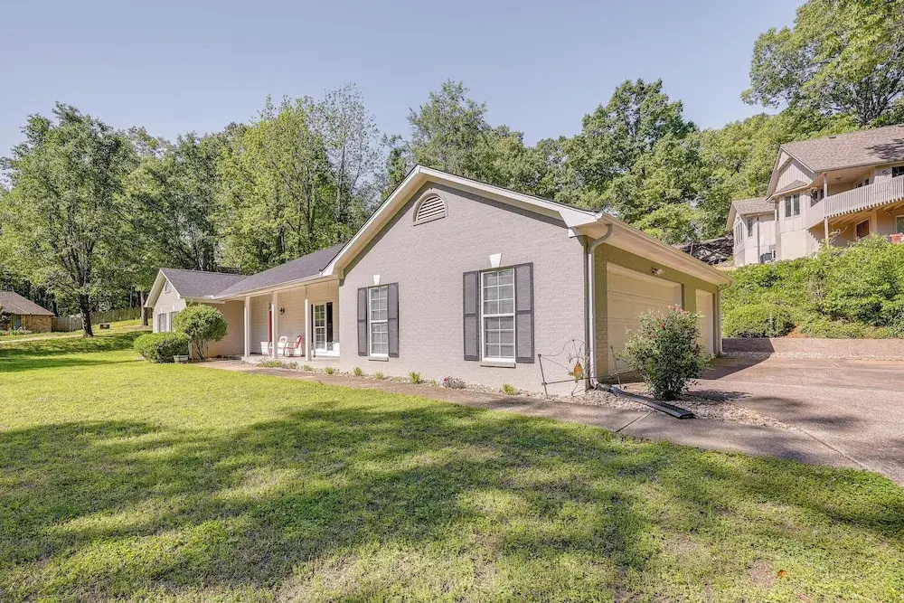 North Bentonville Vacation Rental Near Bike Trails