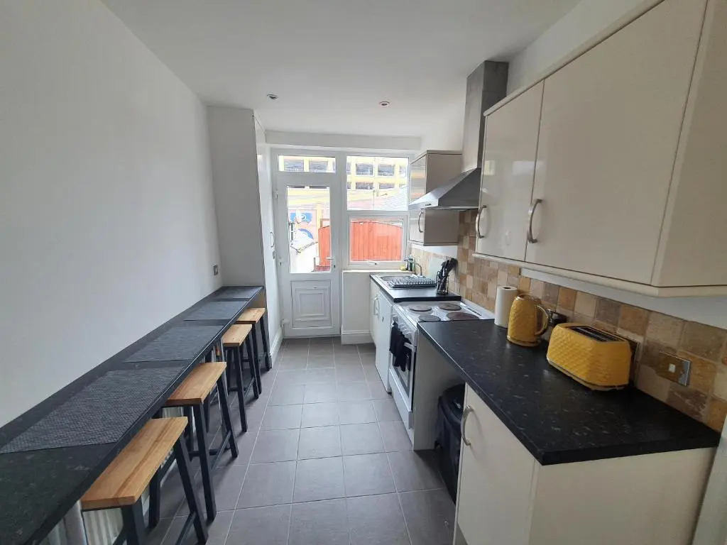 1 Bed Apartment With Sofa Bed