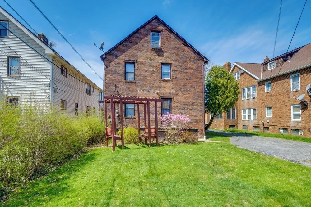 Trendy South Euclid Apt - 5 Mi to Cleveland Clinic