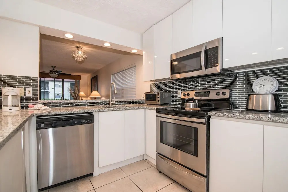 4515 Shorewalk Updated First Floor Condo