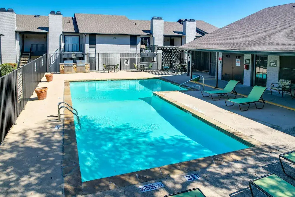 6 Mi to At&t Stadium: Grand Prairie Apt w/ Balcony