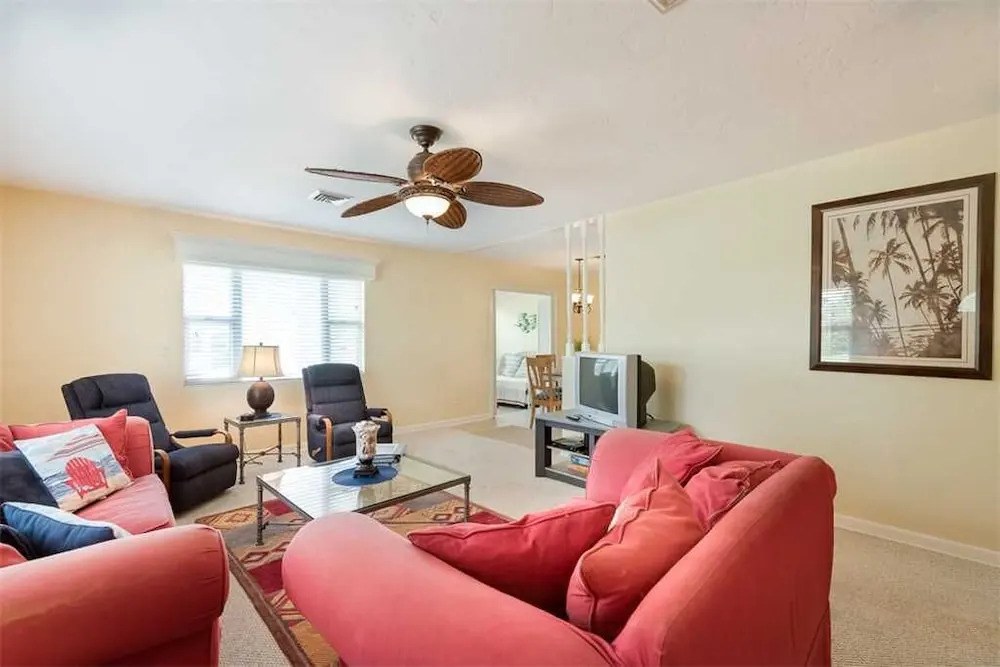 Poco Place, 2 Bedrooms, Wifi, 2 Blocks to Beach, Sleeps 6