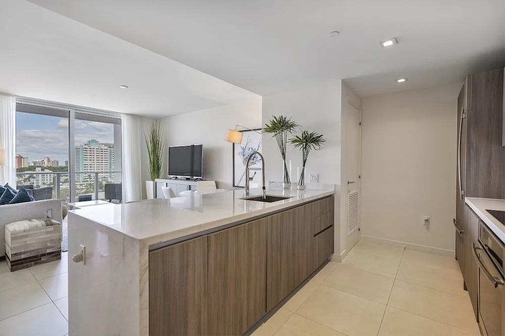 914 Tiffany House 1 Bedroom Condo by RedAwning