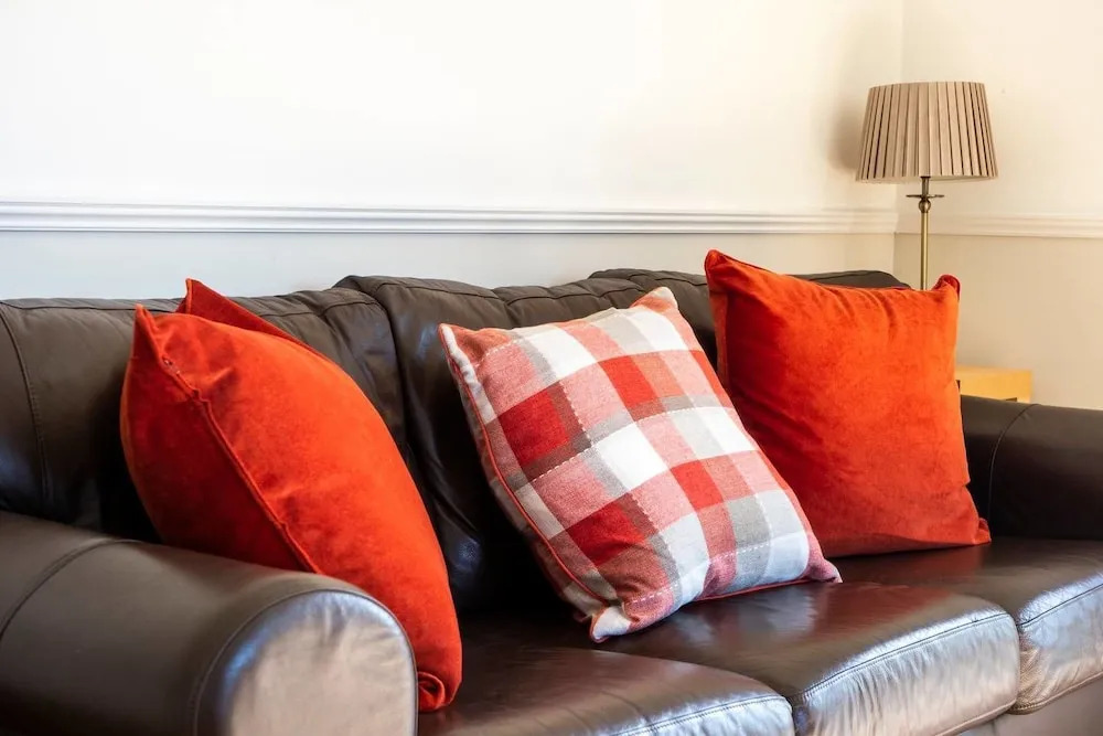 Cozy and Rustic 3bed/2bath Stockbridge Apartment With Free Parking