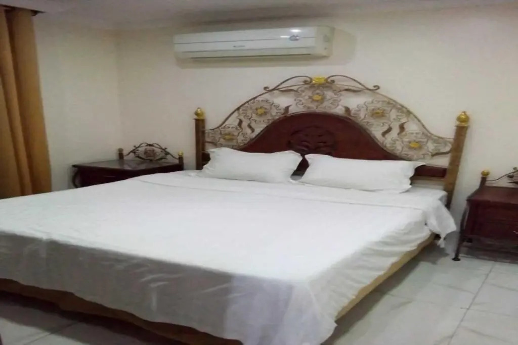 OYO 640 Home Furnished 3-Bedroom Apartment