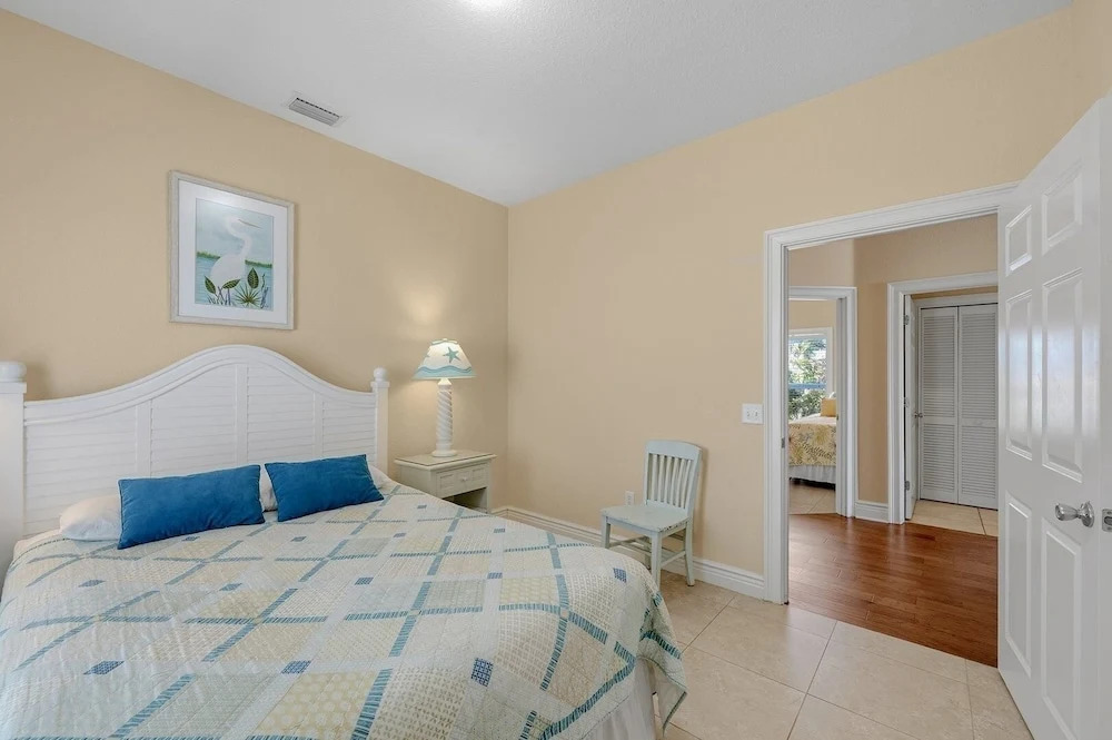102 6Th St S- Upstairs Home