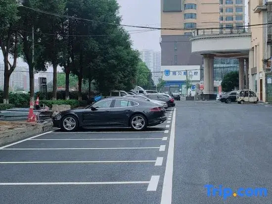Taojiang Jinlong International Hotel