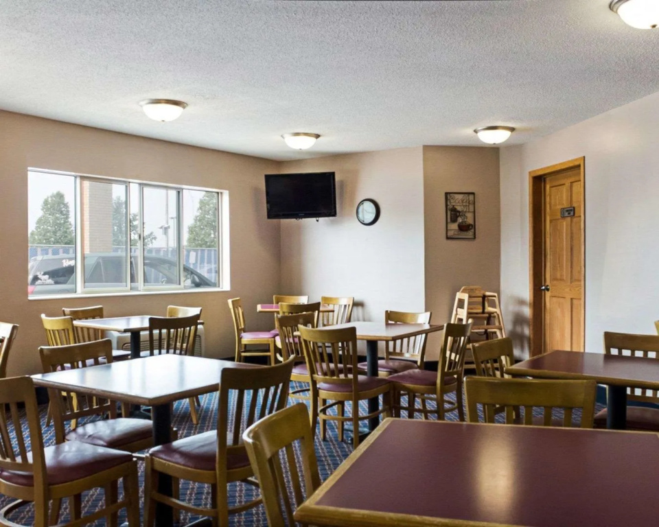 Bison Inn & Suites on University