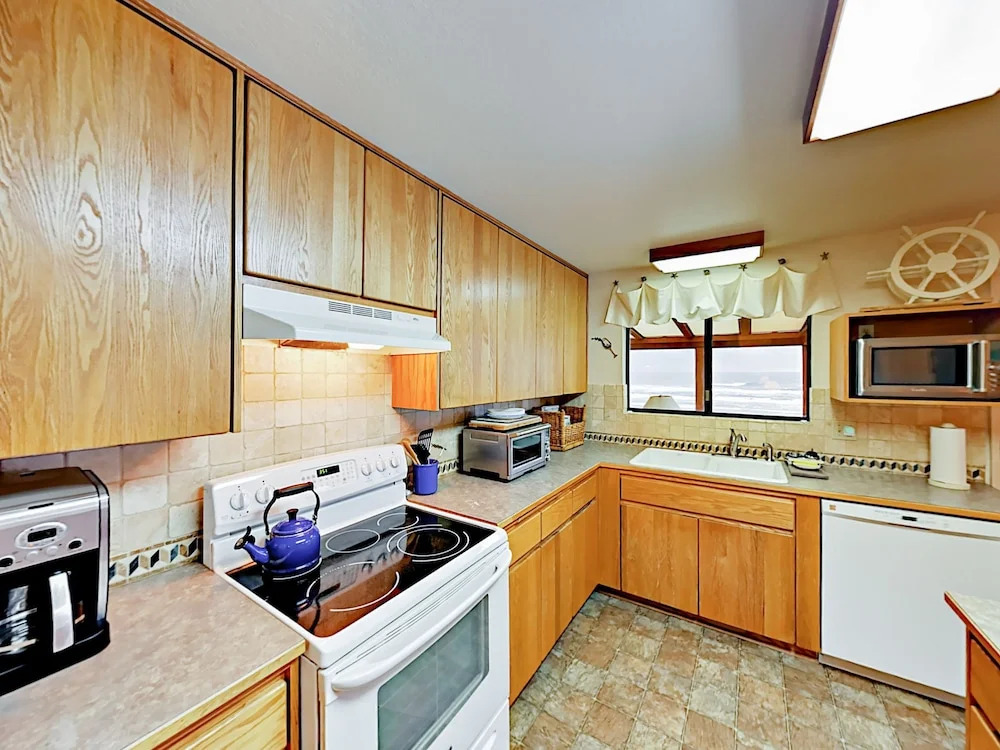 1235 NW Spring St Home