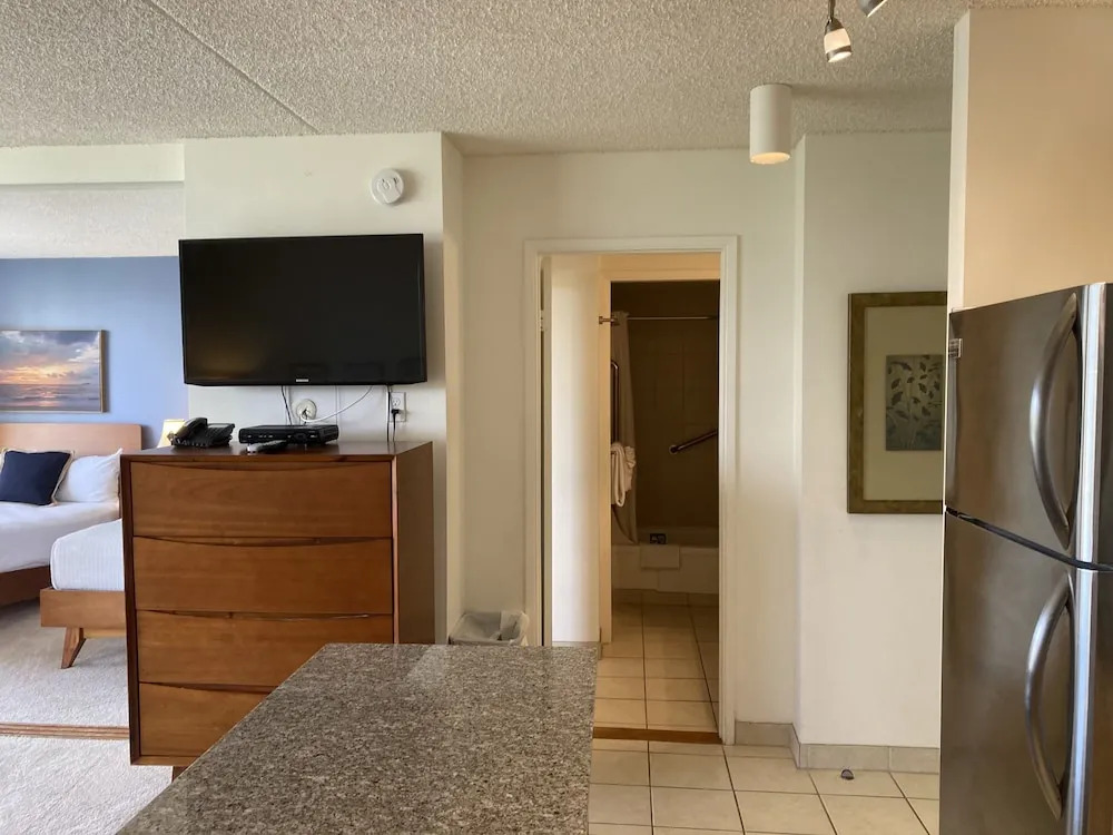Deluxe Condo with Pool View, Free Parking & Wi-Fi