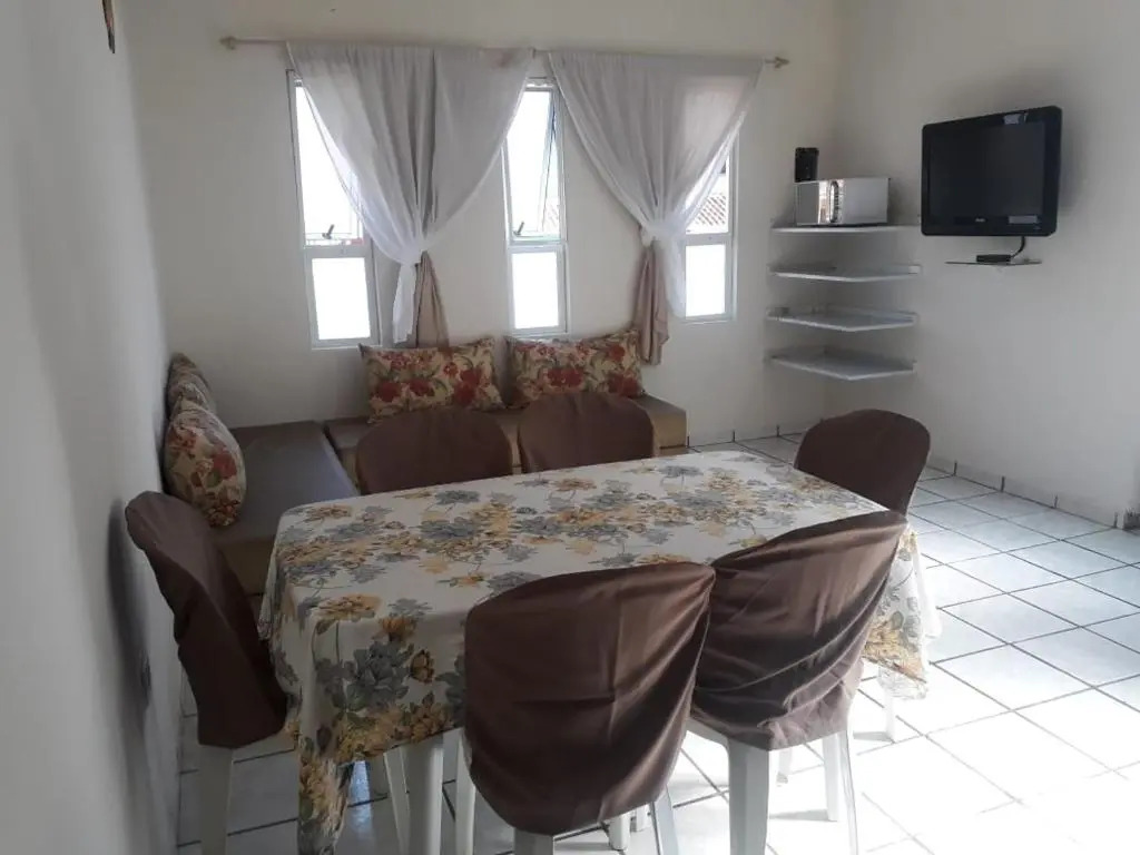 Casas em Condomínio próximo da praia com 2 dormitórios, churrasqueira e 3 vagas de garagem