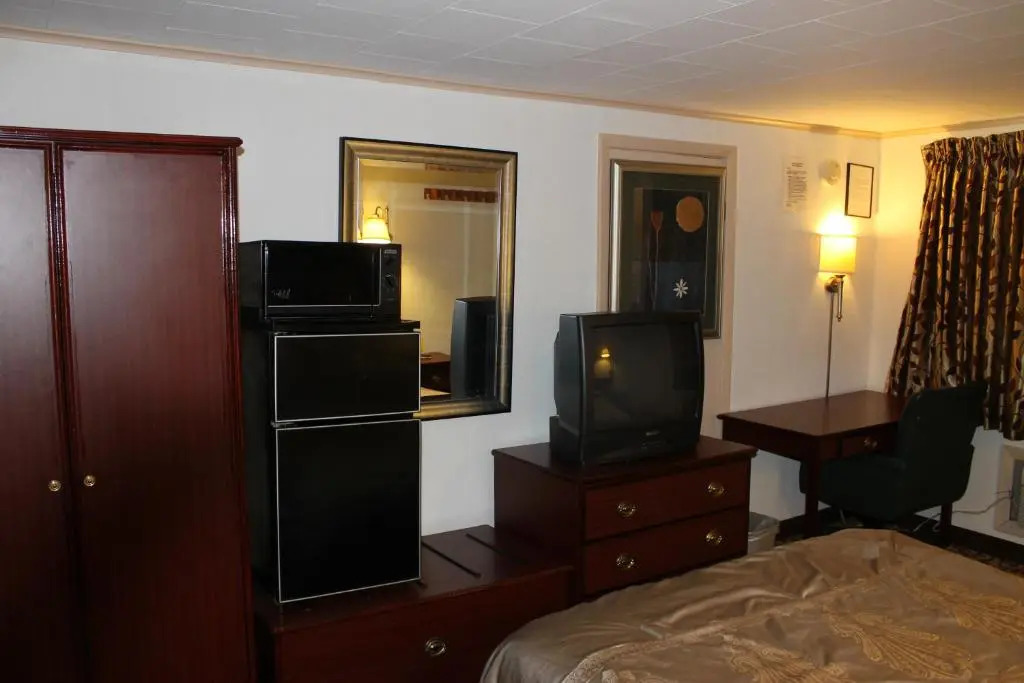 Happy Bear Motel