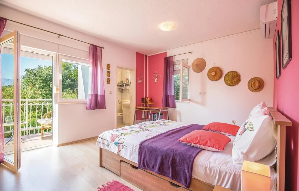 Beautiful Apartment in Podaca With 3 Bedrooms, Wifi and Outdoor Swimming Pool
