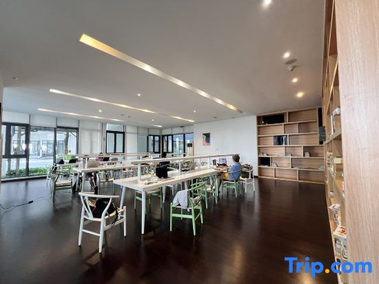 R&F -- Near SG & CIQ Link Bridge & Mall #Studio1B #4 pax by Cowidea