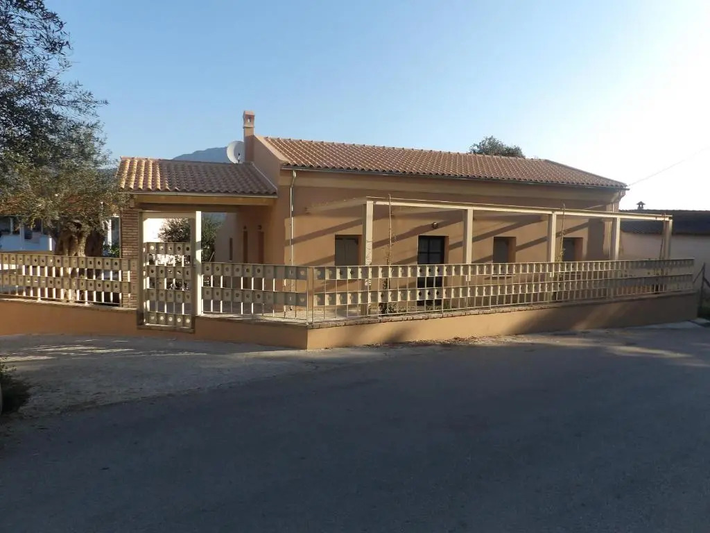 Apothiki House