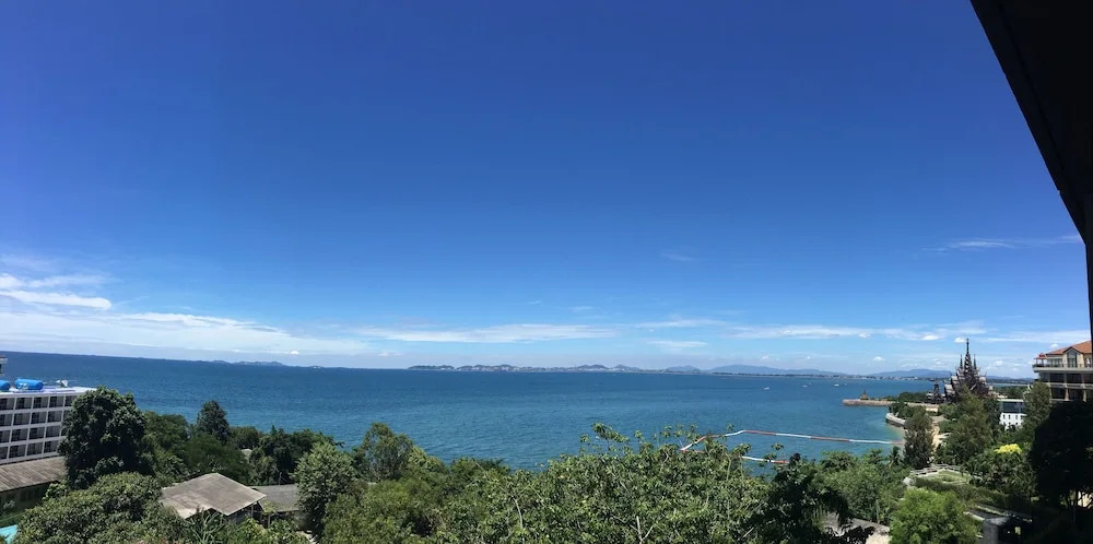 Beachfront Sea View Baan Plai Haad