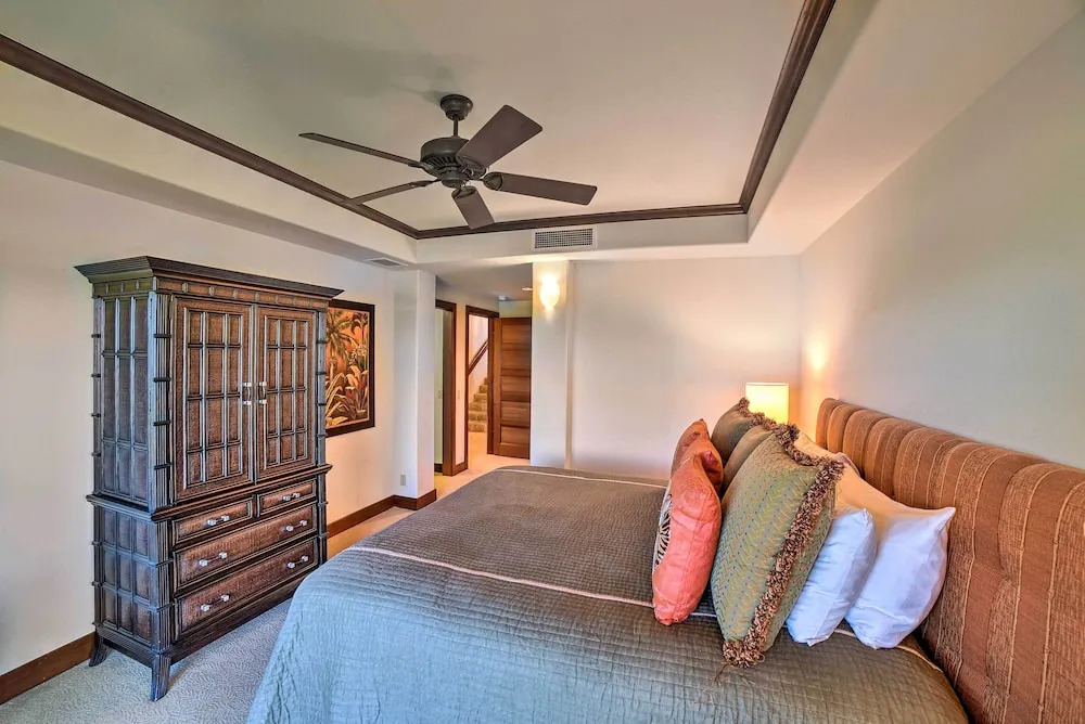 Tropical Paradise Resort Villa: 1 Mile to Beach