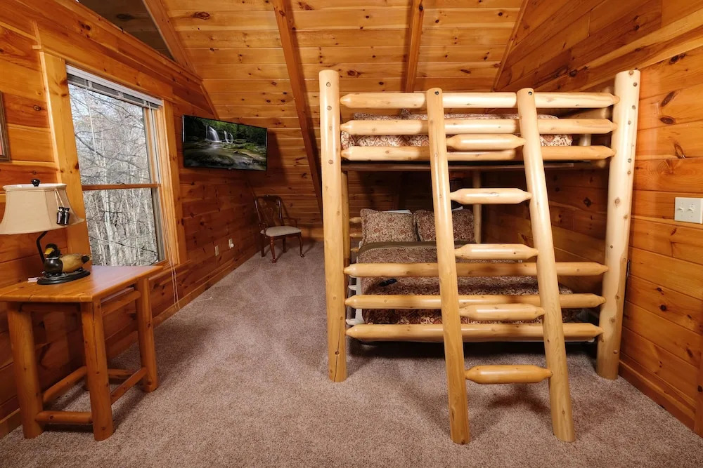 Smoky Treehouse Lodge #614
