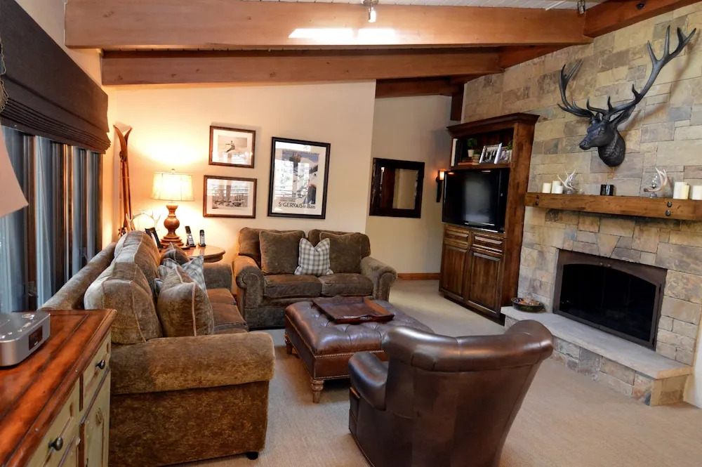 Little Nell Condominiums Unit 11, Top Floor Condo with Mountain Views, 3 Blocks to Gondola