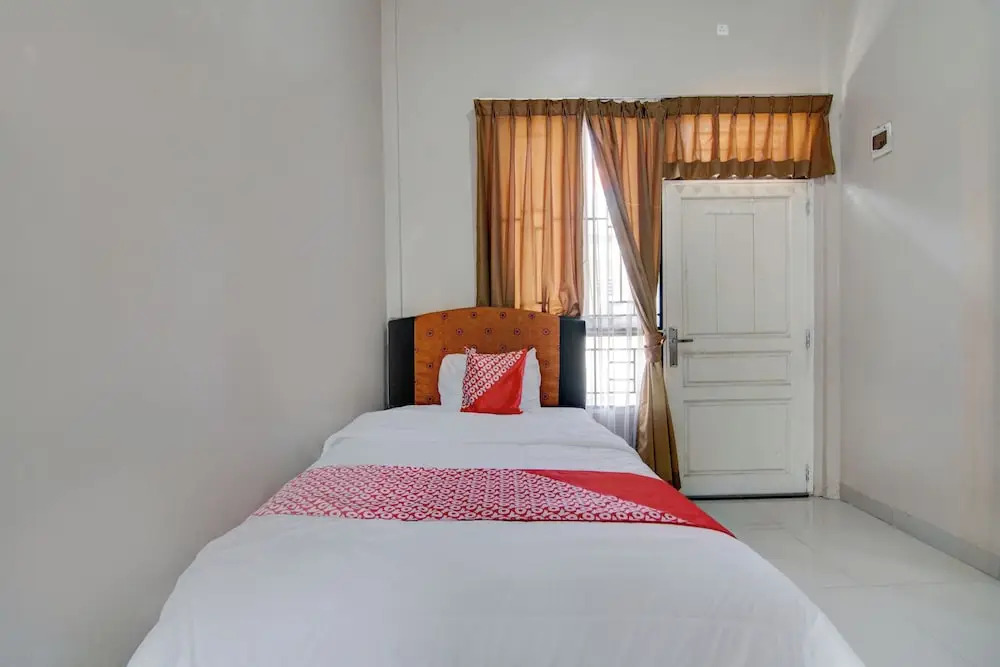 OYO 92806 Penginapan Geby Syariah