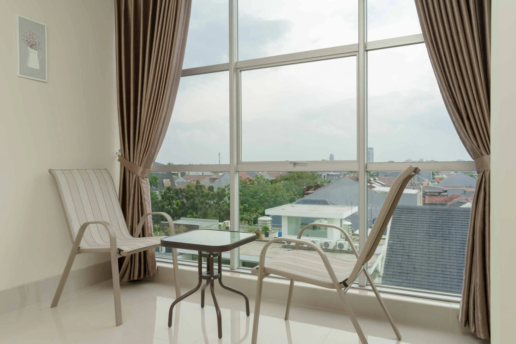 RedDoorz Plus near Eka Hospital BSD 5