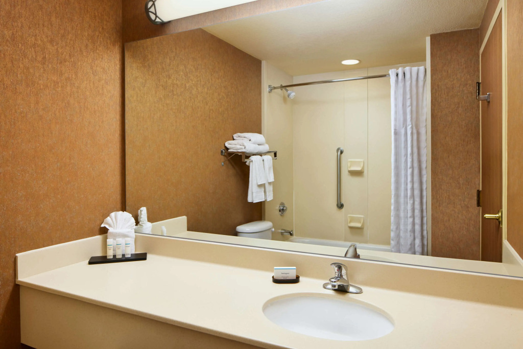 Embassy Suites by Hilton Charleston Airport Convention Ctr