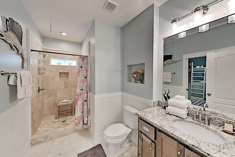 Stylish Beach W/ 2 Pools & Screened Deck 3 Bedroom Cottage
