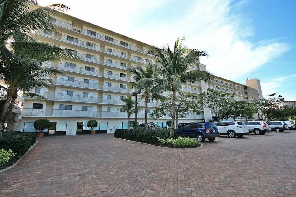 Carlos Pointe Unit 531 by RedAwning