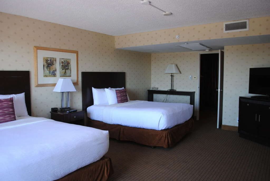 Embassy Suites Kansas City Plaza